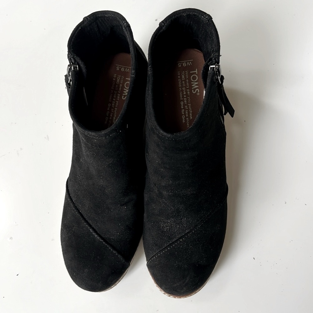 Toms Avery Women’s Black Suede Side Zip Ankle Boot Wedge Heel, Sz 9.5